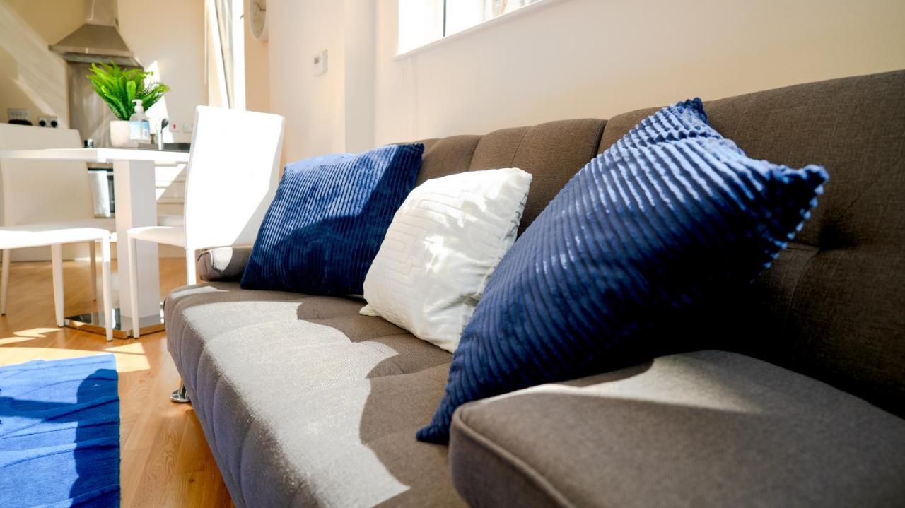 Comfy Spacious Apartment In Canary Wharf Лондон Экстерьер фото